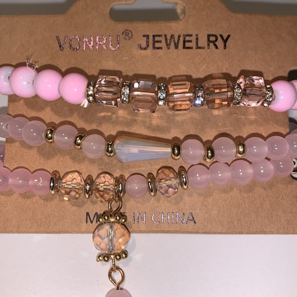 3 Vonru crystal and bead stretch bracelets - Picture 2 of 8